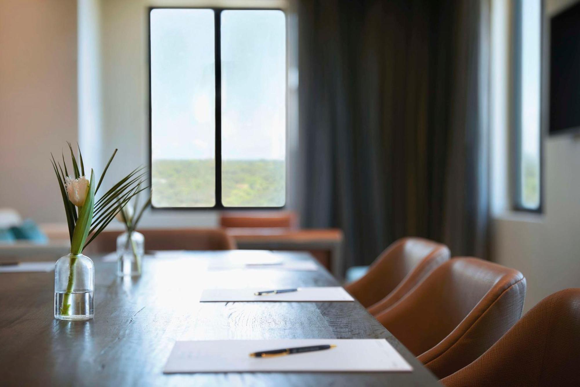 Thesis Miami Coral Gables, Curio Collection By Hilton Hotel